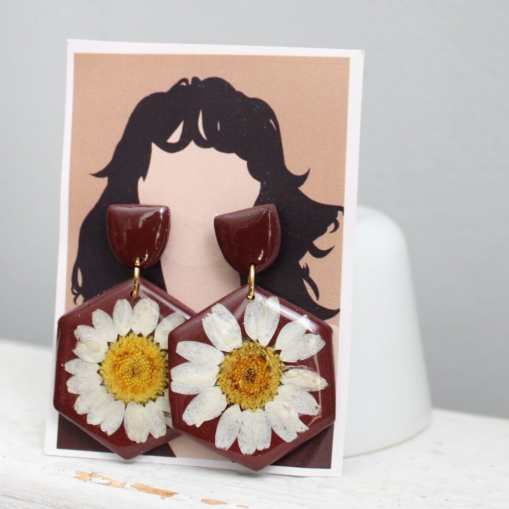 Les Coloris Maroon Daisy Drop Dangle Earrings NWT - Picture 3 of 4